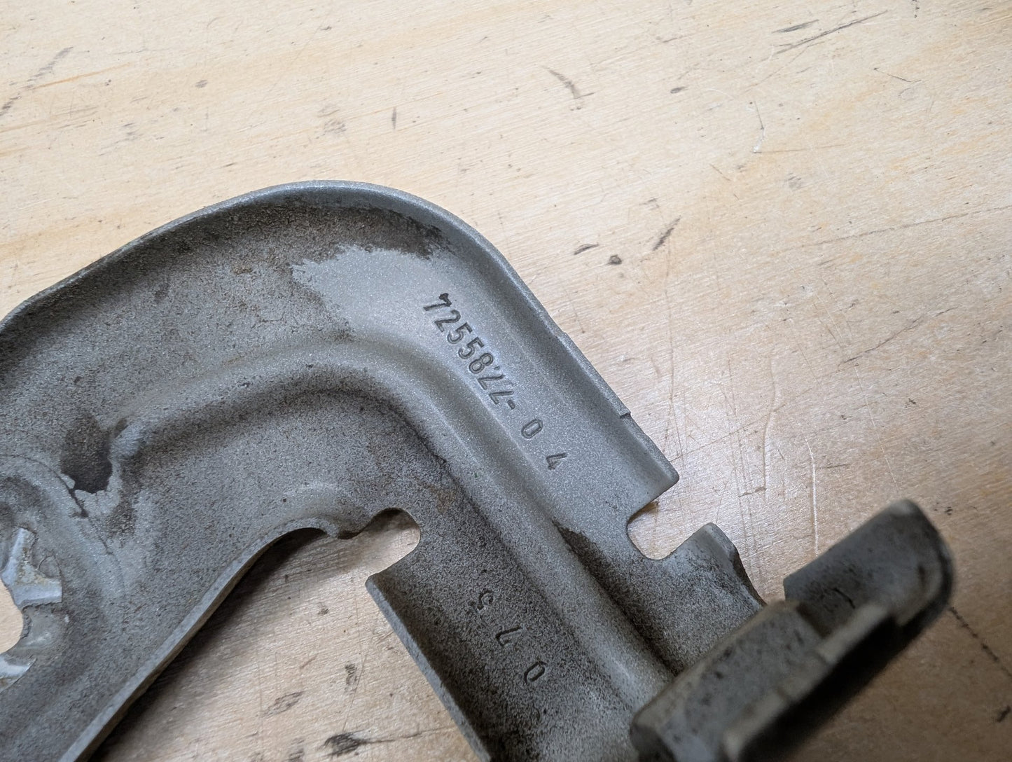 15-20 OEM BMW F80 F82 F83 M3 M4 Left Driver Fender Bracket Mount Carrier SET