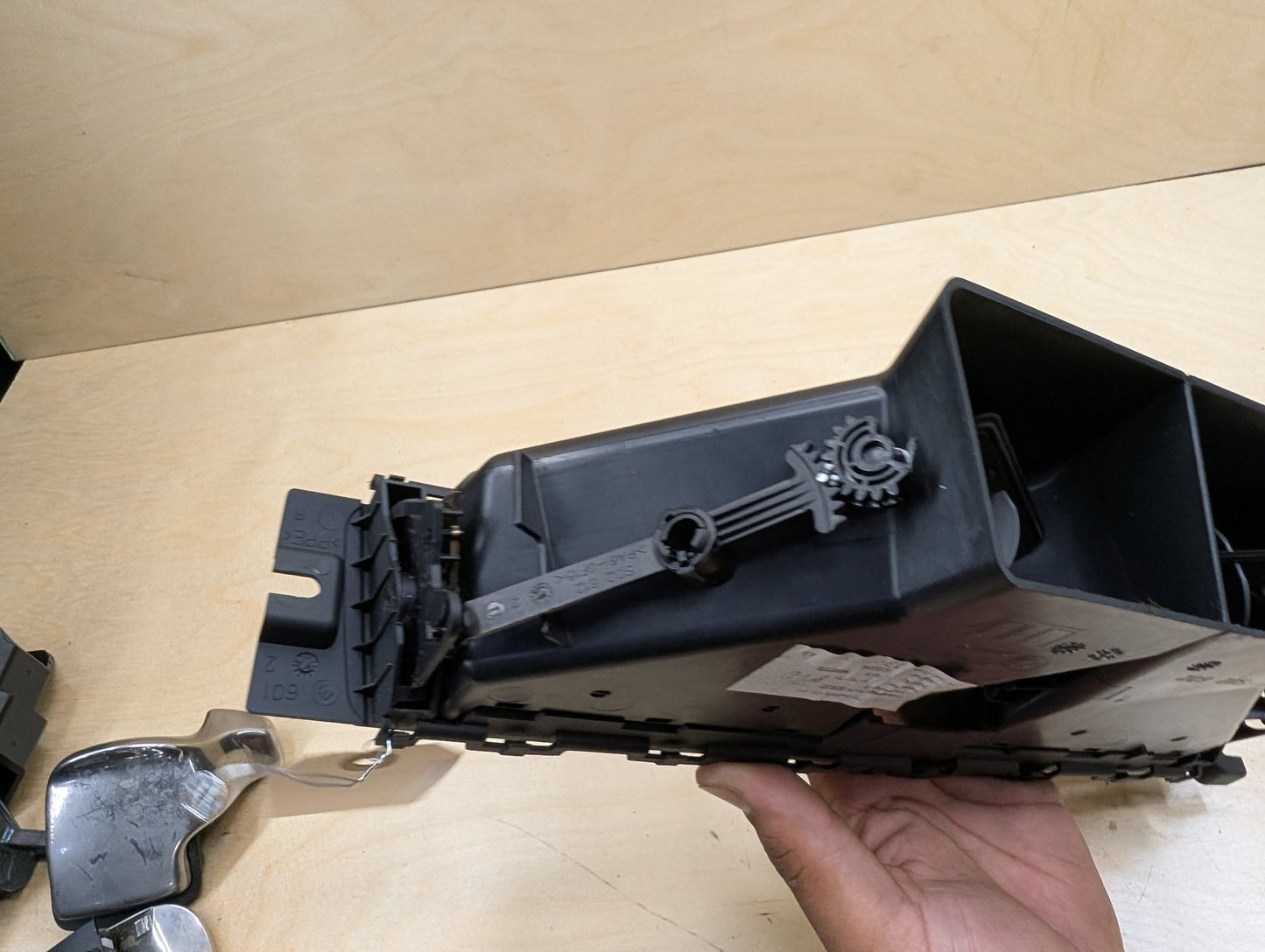 2007-2013 BMW 335i E93 Dashboard Dash Board Middle Center Air Vent 9151175