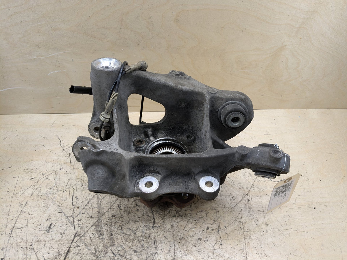 2016-2019 BMW 740i G12 Rear Right Spindle Knuckle w/ Bearing 6861136 OEM