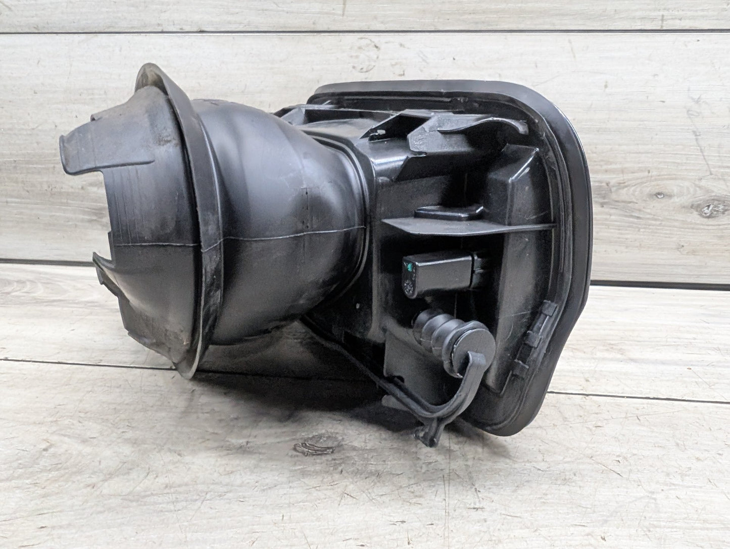 2014-2019 BMW 340 F34 Gas Cover Assembly 7278394