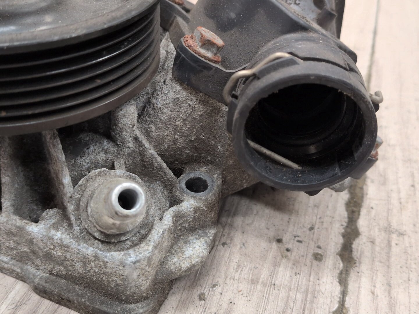 09-13 OEM BMW E70 X5 Diesel Engine M57 Coolant Water Pump w/ Thermostat