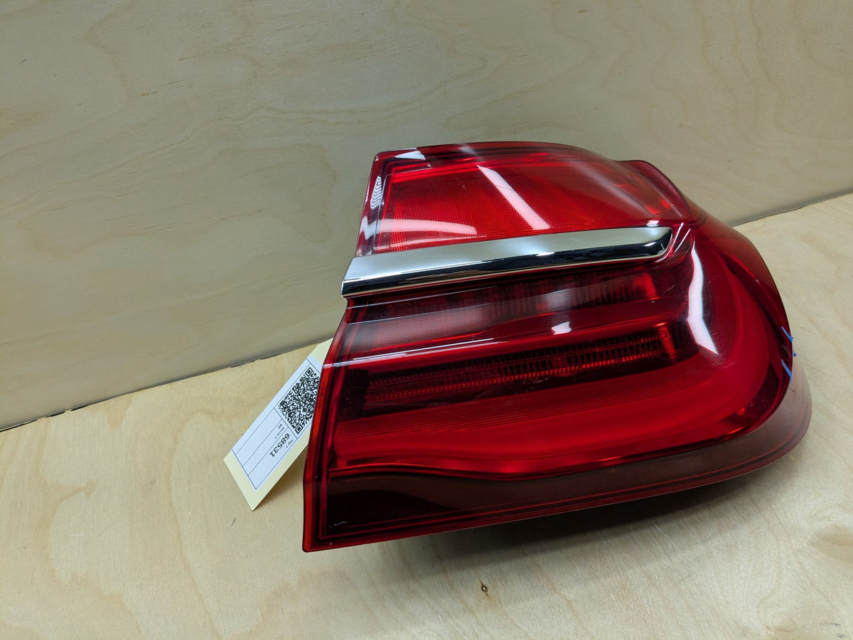 16-19 OEM BMW G11 G12 740 750 M760 B7 Rear Right Passenger Outer LED Tail Light