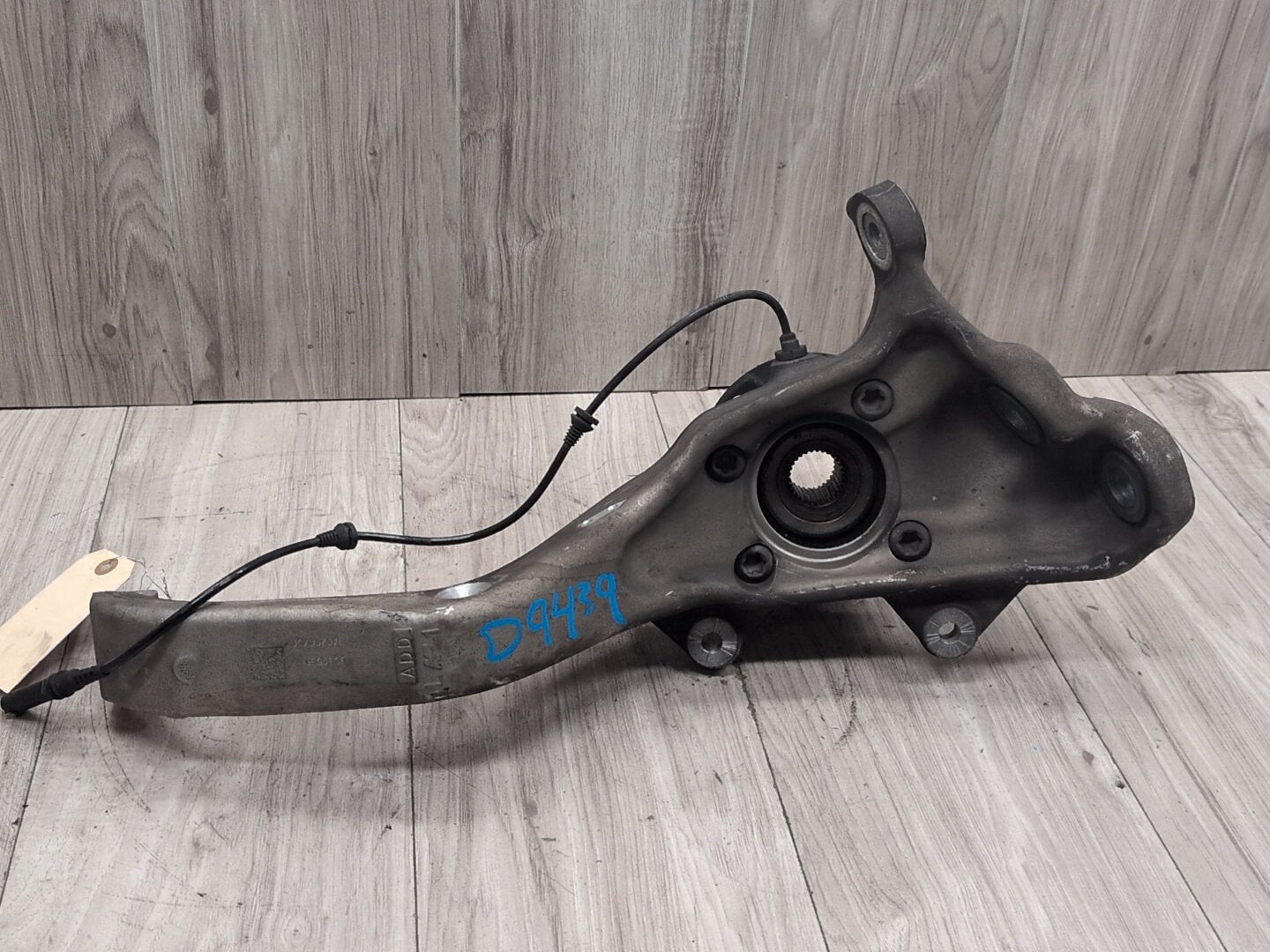 2014 - 2018 BMW X5 F85 Front Left Driver Spindle Knuckle w/ Bearing 6869869 S63B44T2