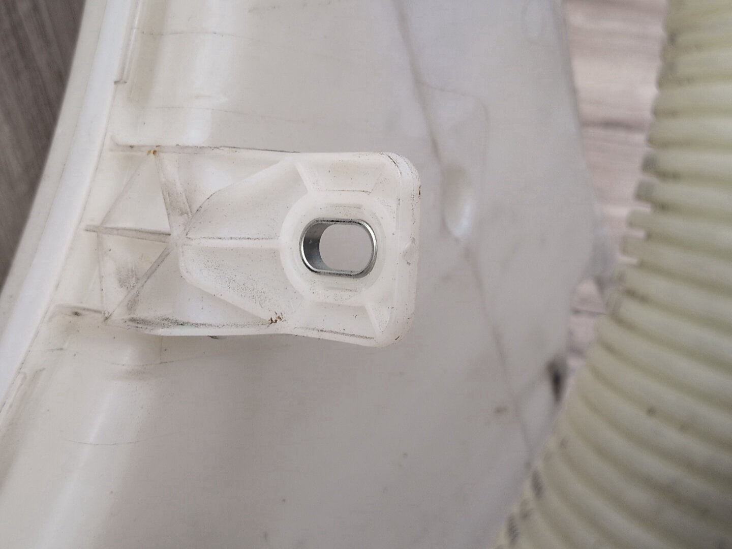 2011 BMW 328i E90 Windshield Reservoir Tank Assembly 7238669