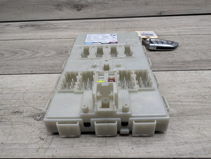 2016 BMW 750Li G12 Bdc Body Domain Fem Control Module 6820556