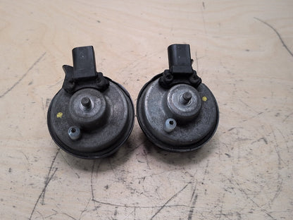 2019-2026 BMW X5 G05 Alarm Horns SET 7442770 OEM