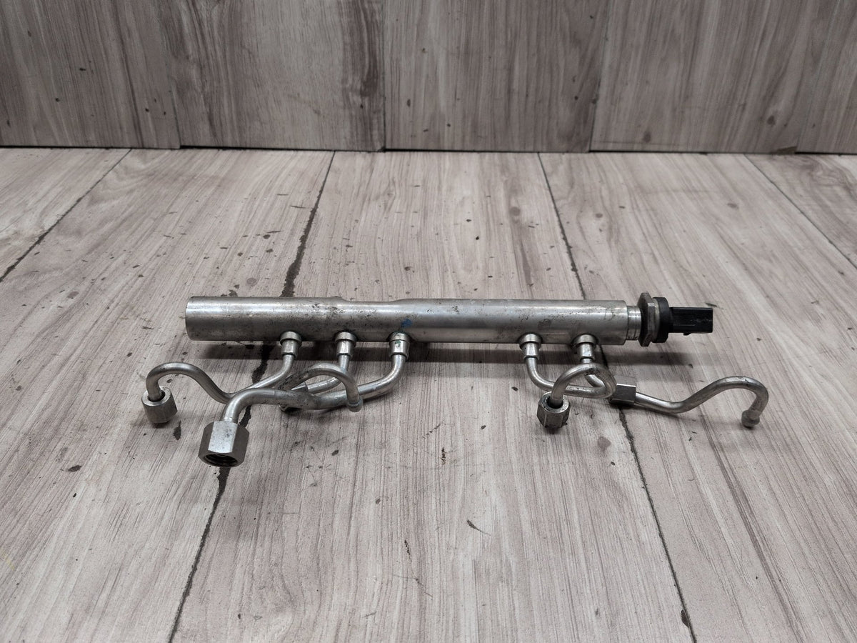 2011-2016 BMW F10 M5 S63B44T0 Engine Motor Fuel Injector Rail Line 8649320