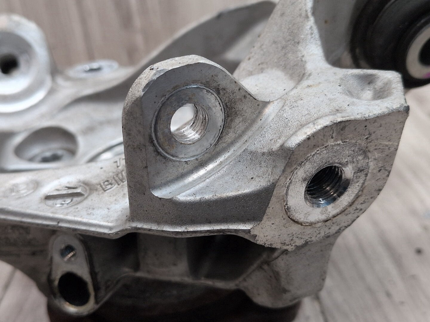 19-25 OEM BMW G20 330 M340 REAR Left Driver Side Knuckle Hub Spindle Bearing