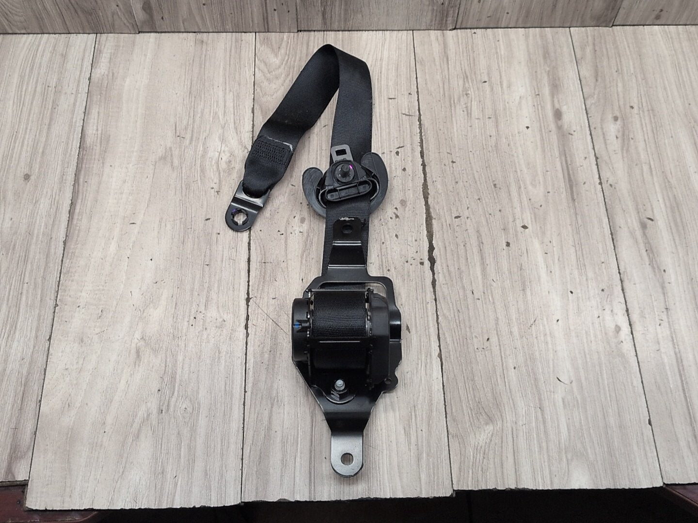2015-2018 BMW X5 F85 Rear Right Passenger Seatbelt Seat Belt Retractor 7318376