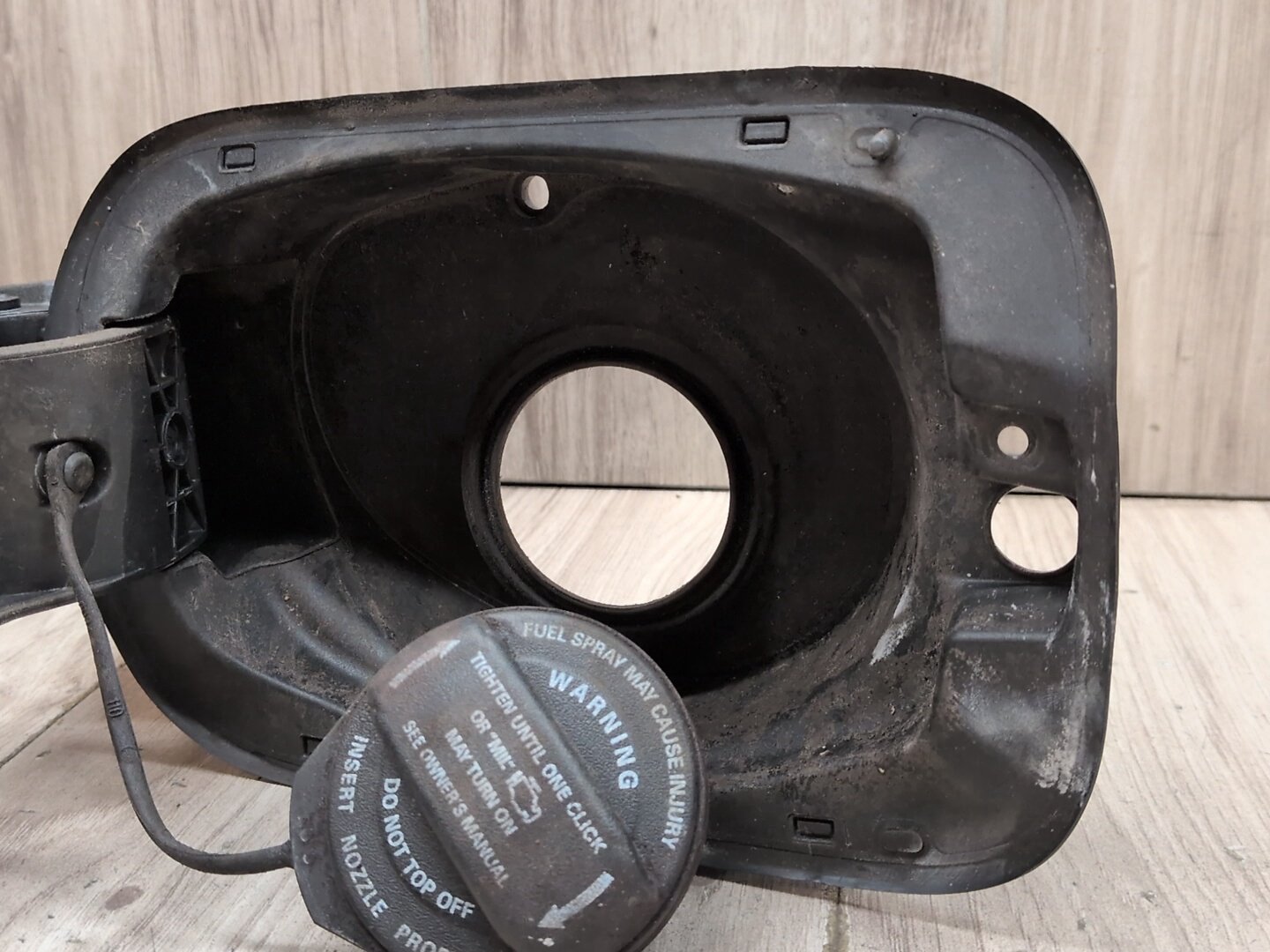 2013 - 2017 Audi S5 8T Fuel Gas Tank Filler Cap 8T8809906D CTUB