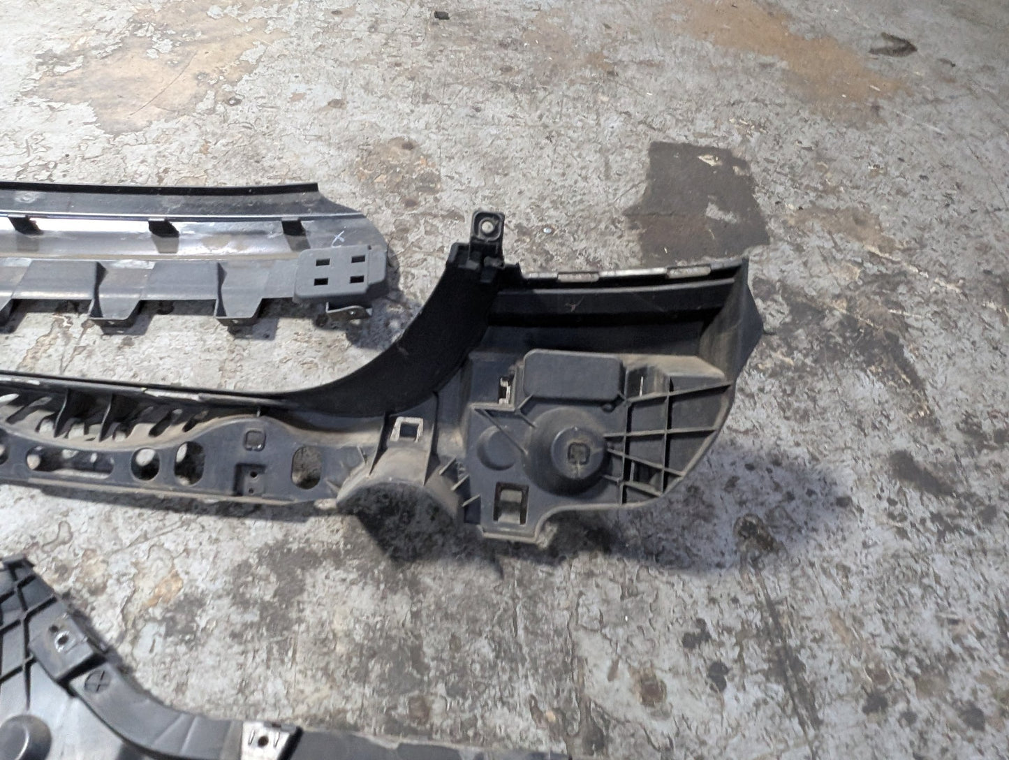 2011-2016 BMW 535i F10 Rear Left Right Center Bumper Support Brackets SET 7204017