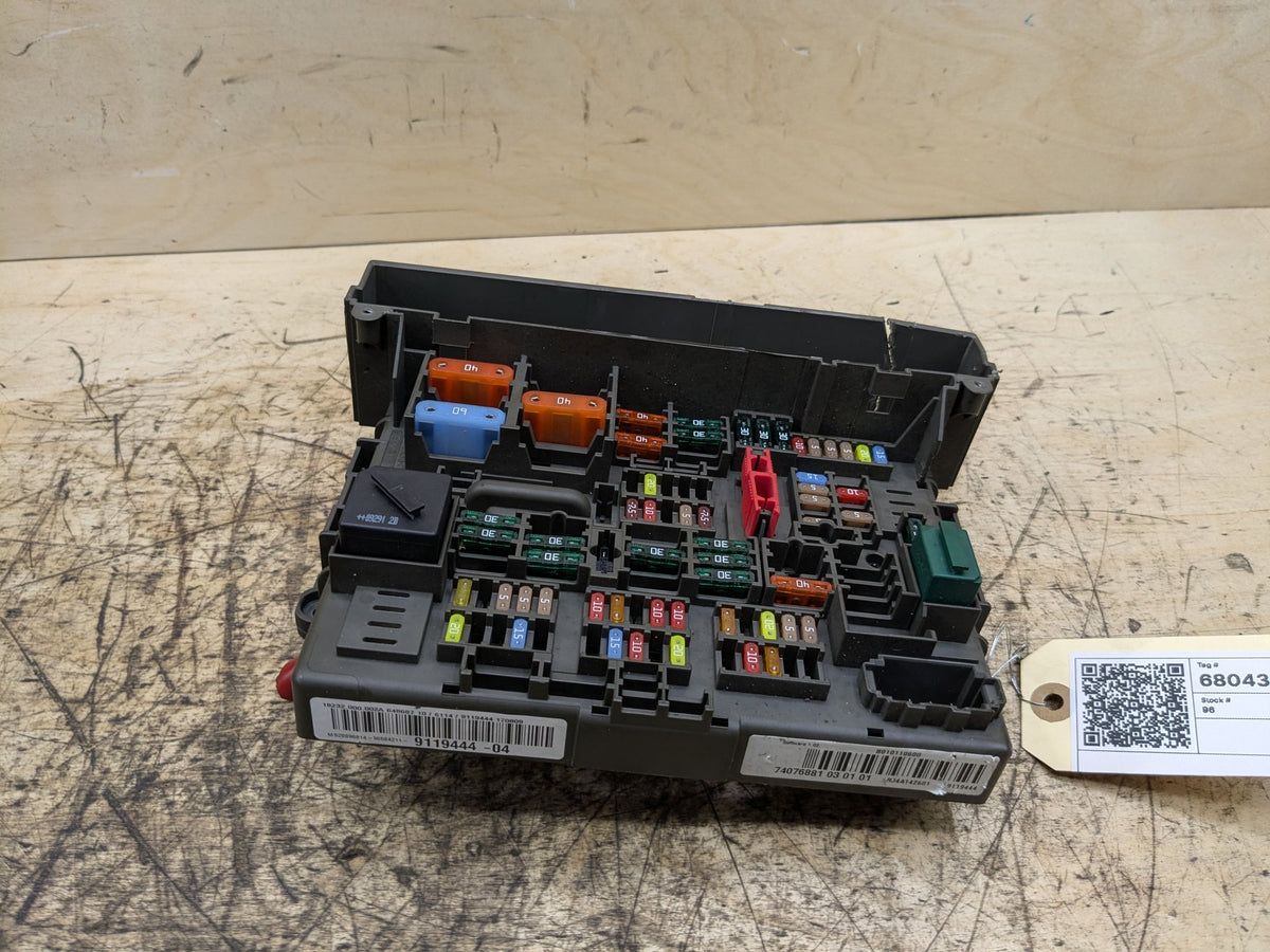 2008-2013 BMW 135i E88 Front Power Distribution Fuse Box 9119444 OEM