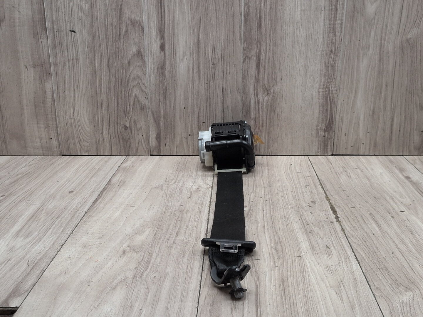 2015-2018 Audi Q3 8U Rear Left or Right Seatbelt Seat Belt Retractor 8U0857805A