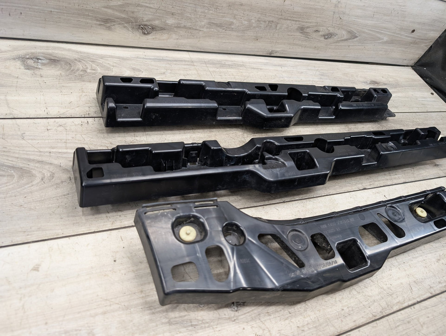 2016-2022 BMW 750Li G12 Right Passenger Side Skirt Rocker Panel Brackets SET 7387348