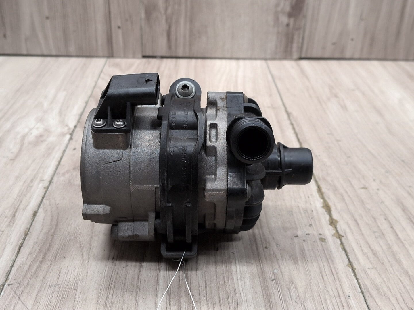 2014 - 2018 BMW X5 F85 Engine Motor Cooling Auxiliary Water Pump 7850113 S63B44T2