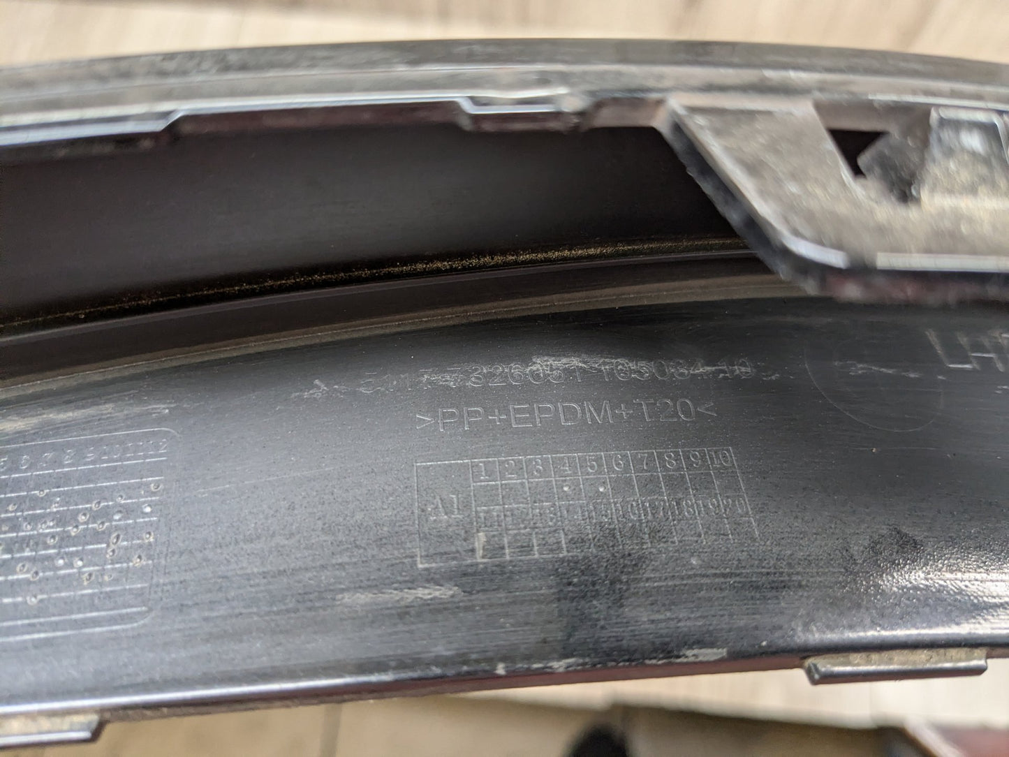 2014-2018 BMW X5 F85 Rear Left Driver Fender Flare Arch Trim Molding 7326051