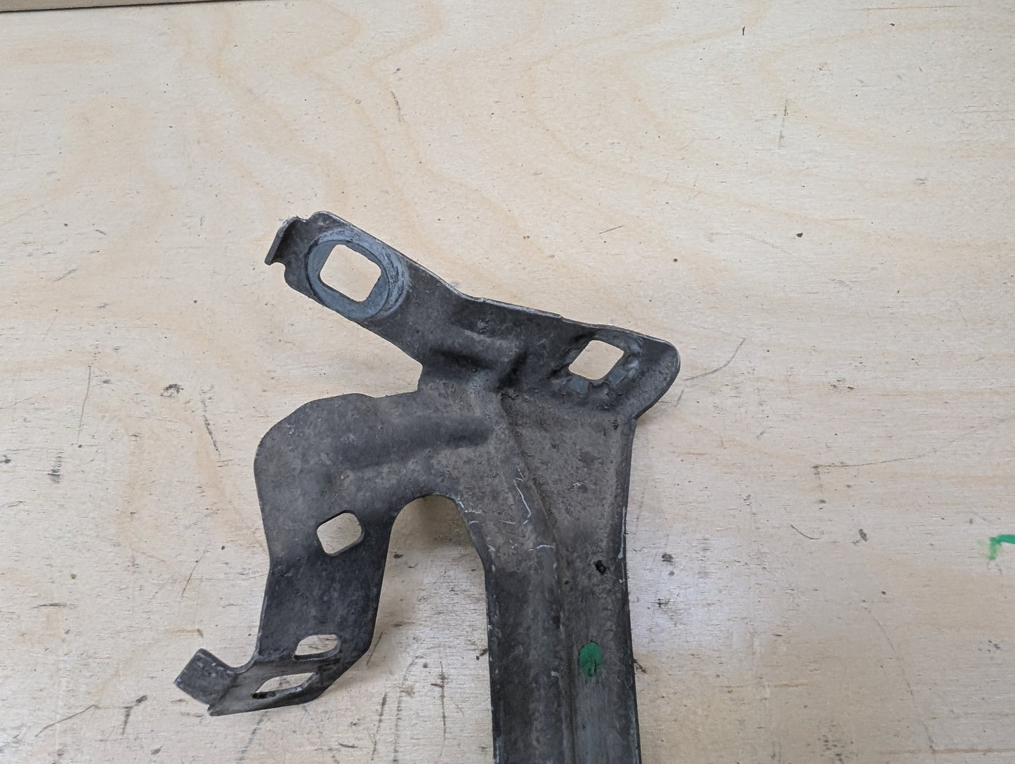 12-20 OEM BMW F30 F32 F33 F36 Front Left Driver Fender Wing Holder Bracket SET