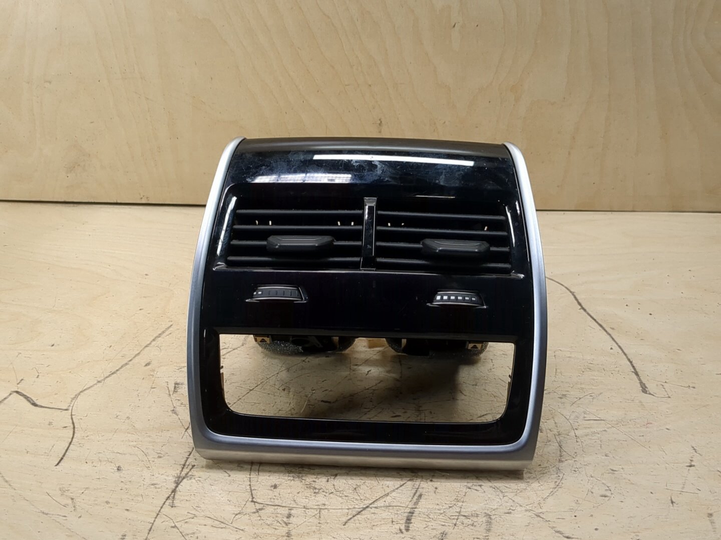 OEM BMW F95 F96 G05 G06 G07 G09 X5 X6 X7 REAR Center Console AC Air Vent Trim