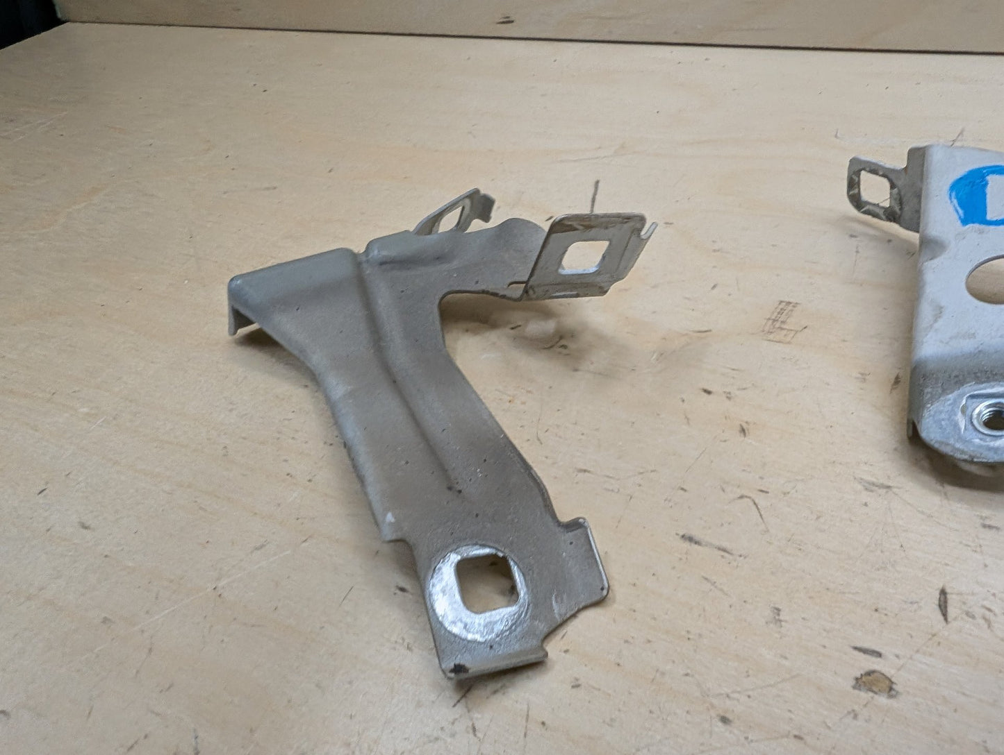 12-20 OEM BMW F30 F32 F33 F36 Front Left Driver Fender Wing Holder Bracket SET