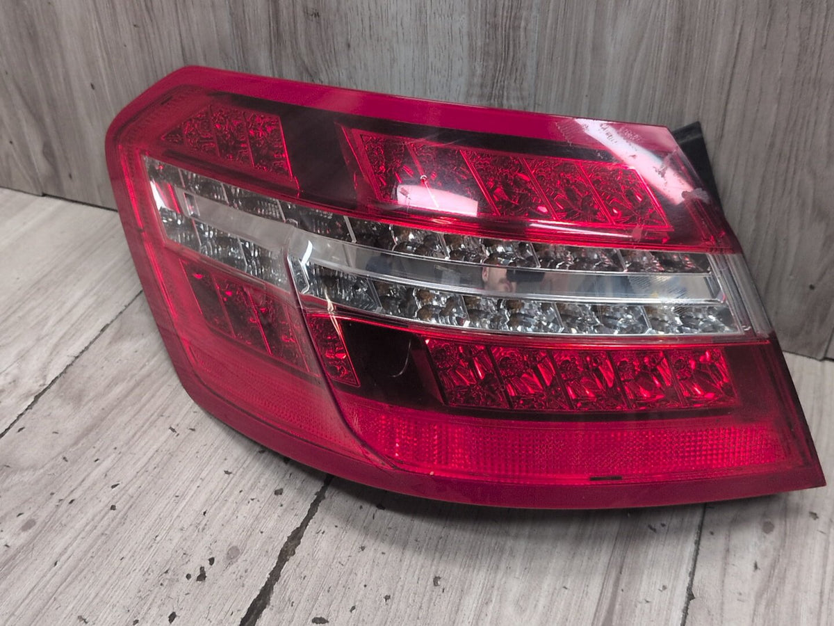 2009-2012 Mercedes-Benz E550 W212 Rear Left Driver Outer Tail Light A2129060758