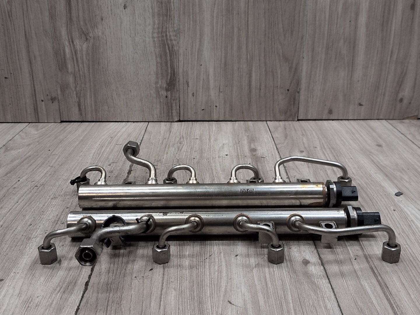 PRE-LCI OEM BMW G12 750 G30 M550 Engine N63R Right Fuel Injector Rail Lines 5-8