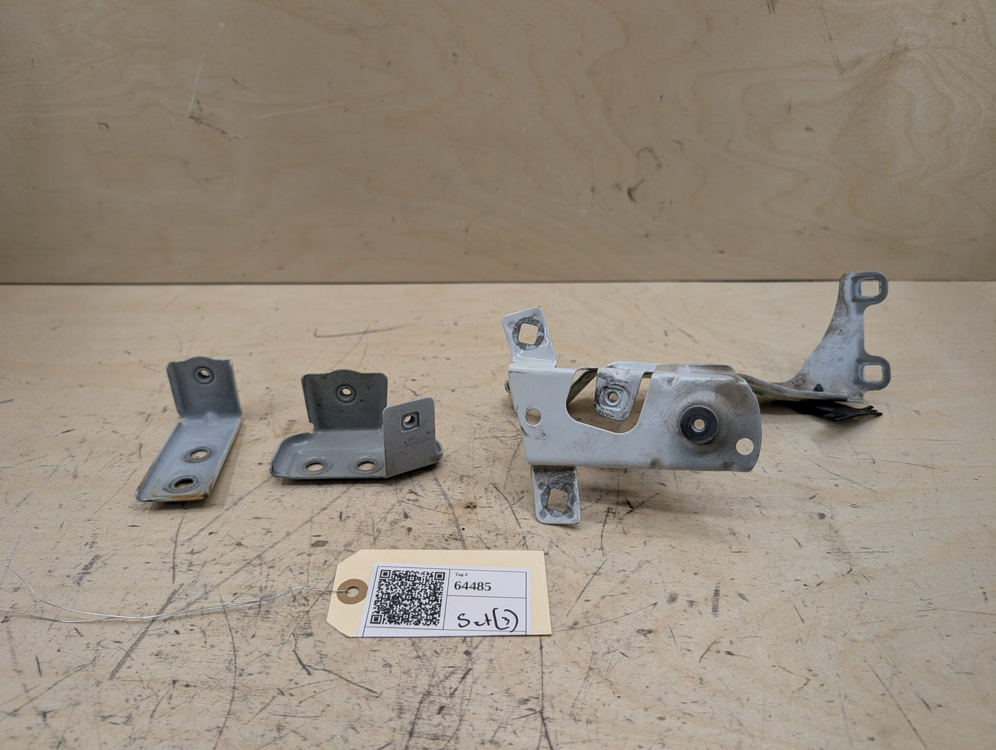 2016-2022 BMW 750i G12 Front Right Passenger Fender Brackets SET 7347426