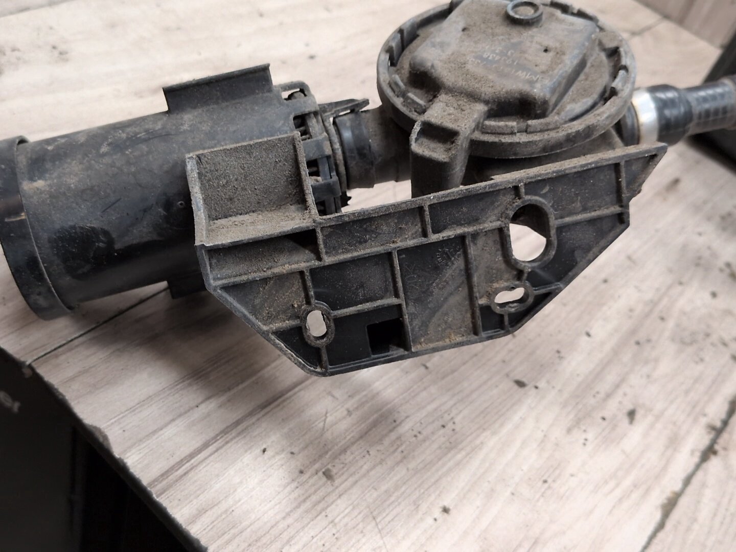 OEM BMW G11 G12 740 750 M760 Charcoal Filter Fuel Tank Vapor Evaporator Canister
