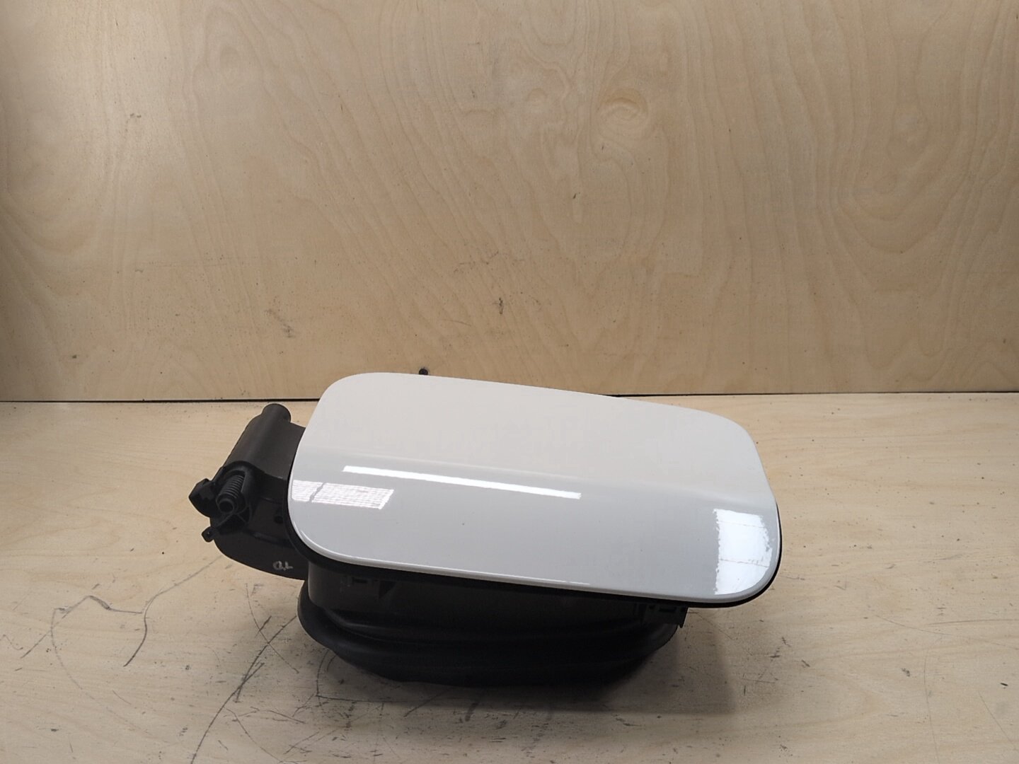 2018-2024 BMW X3 G01 Gas Cover Assembly 7405751