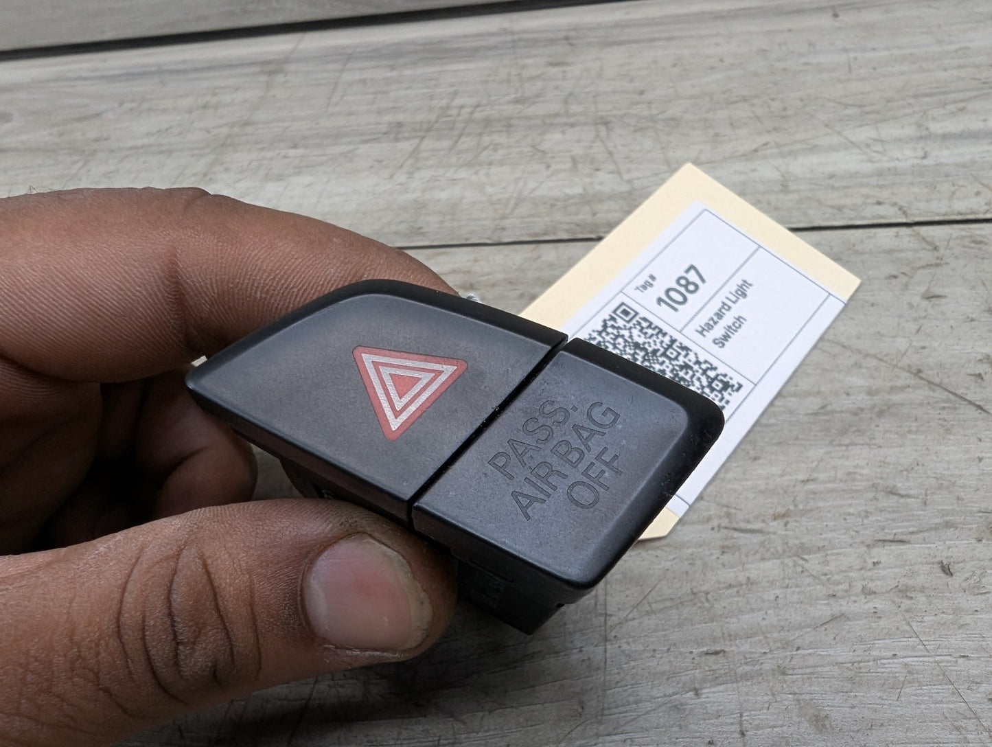 2009 - 2017 Audi Q5 8R Hazard Warning Switch 8R1941509A EA888