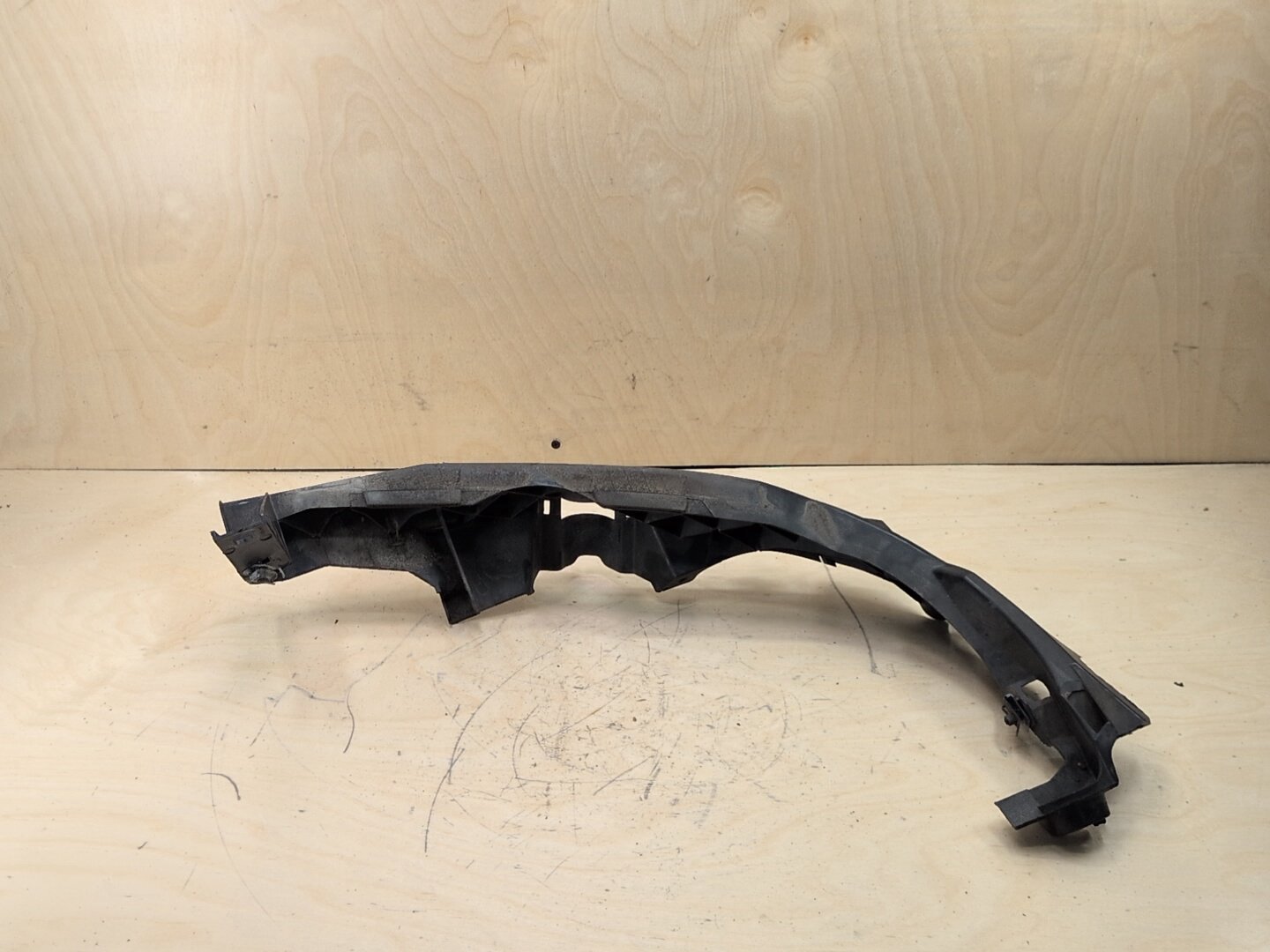 09-11 BMW E90 335 LCI Front Right Passenger Headlight Arm Bracket Mount Plastic