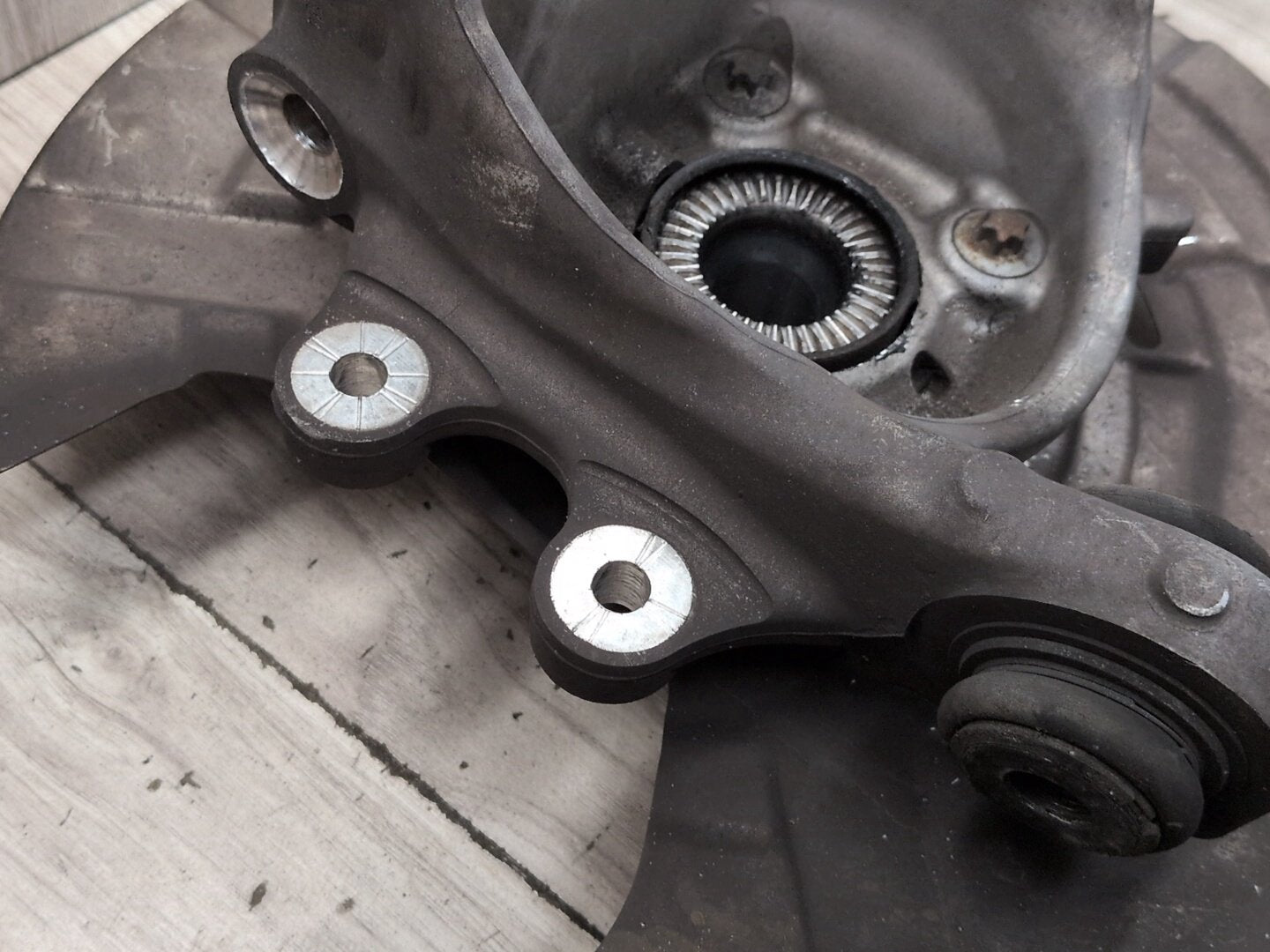 2012-2018 BMW M6 F06 Rear Left Driver Spindle Knuckle w/ Bearing 2284141