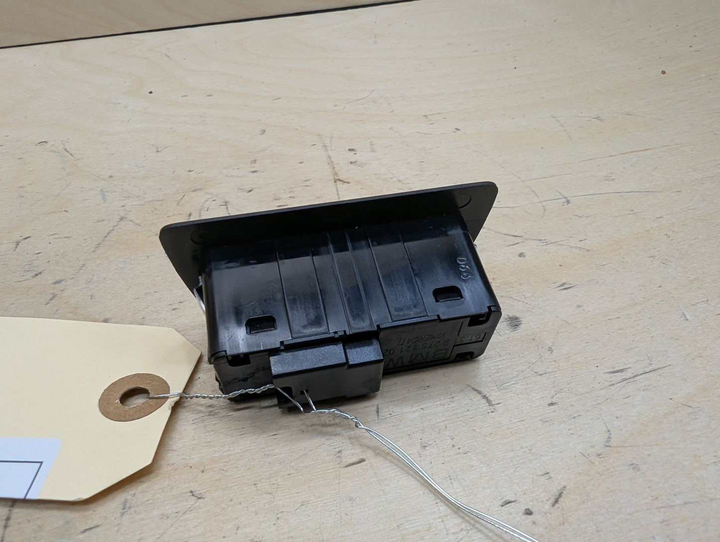 OEM BMW F02 F10 F15 F48 F90 G01 G20 G30 G80 X3 Rear Trunk Lid Center Lock Switch