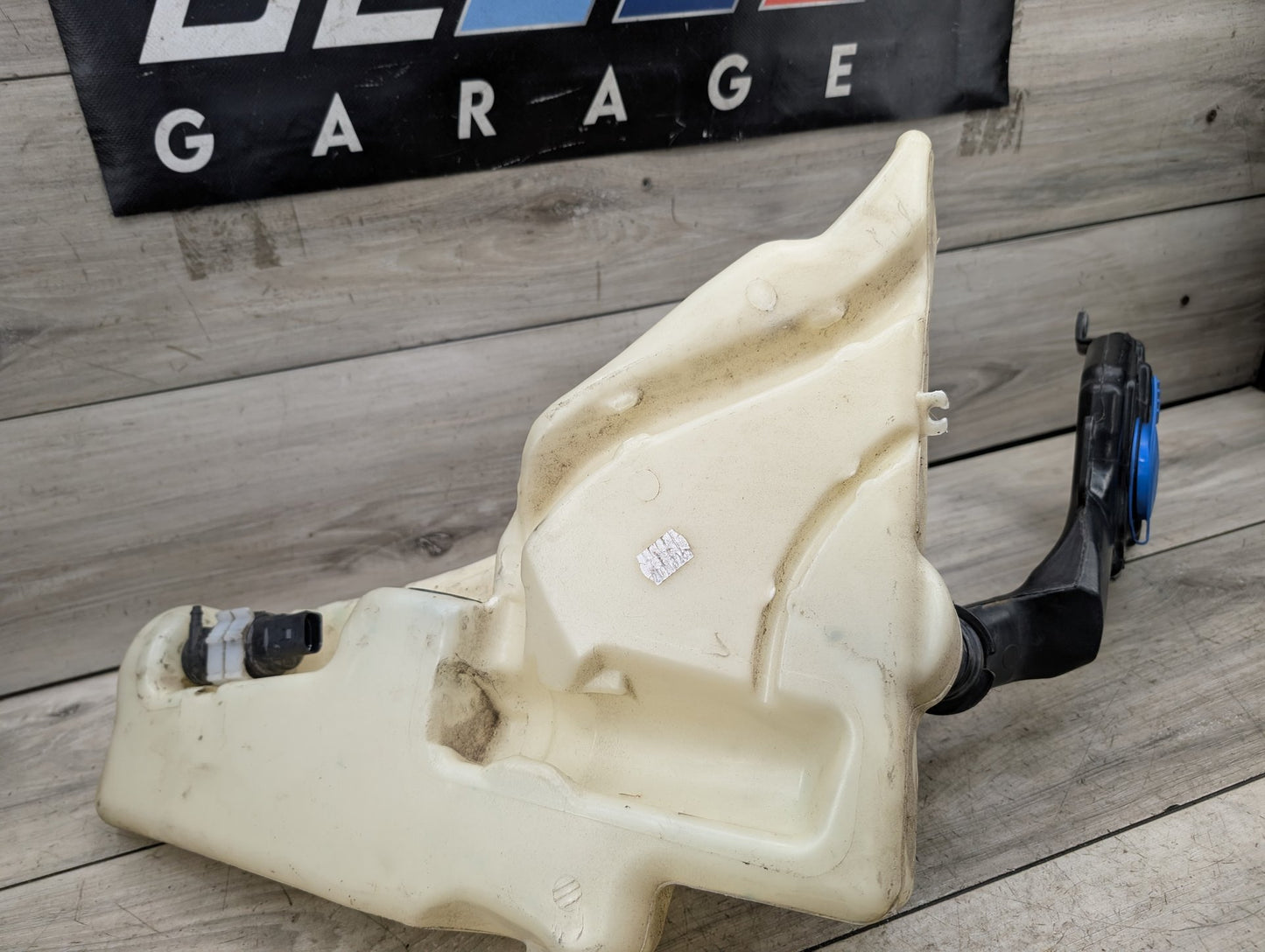 2008 - 2017 Audi S5 8T Windshield Reservoir Tank Assembly 8T1955463B