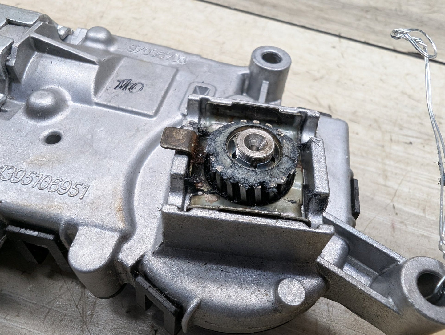 OEM BMW E53 E70 E83 X3 X5 Upper Sunroof Moon Roof Motor Unit