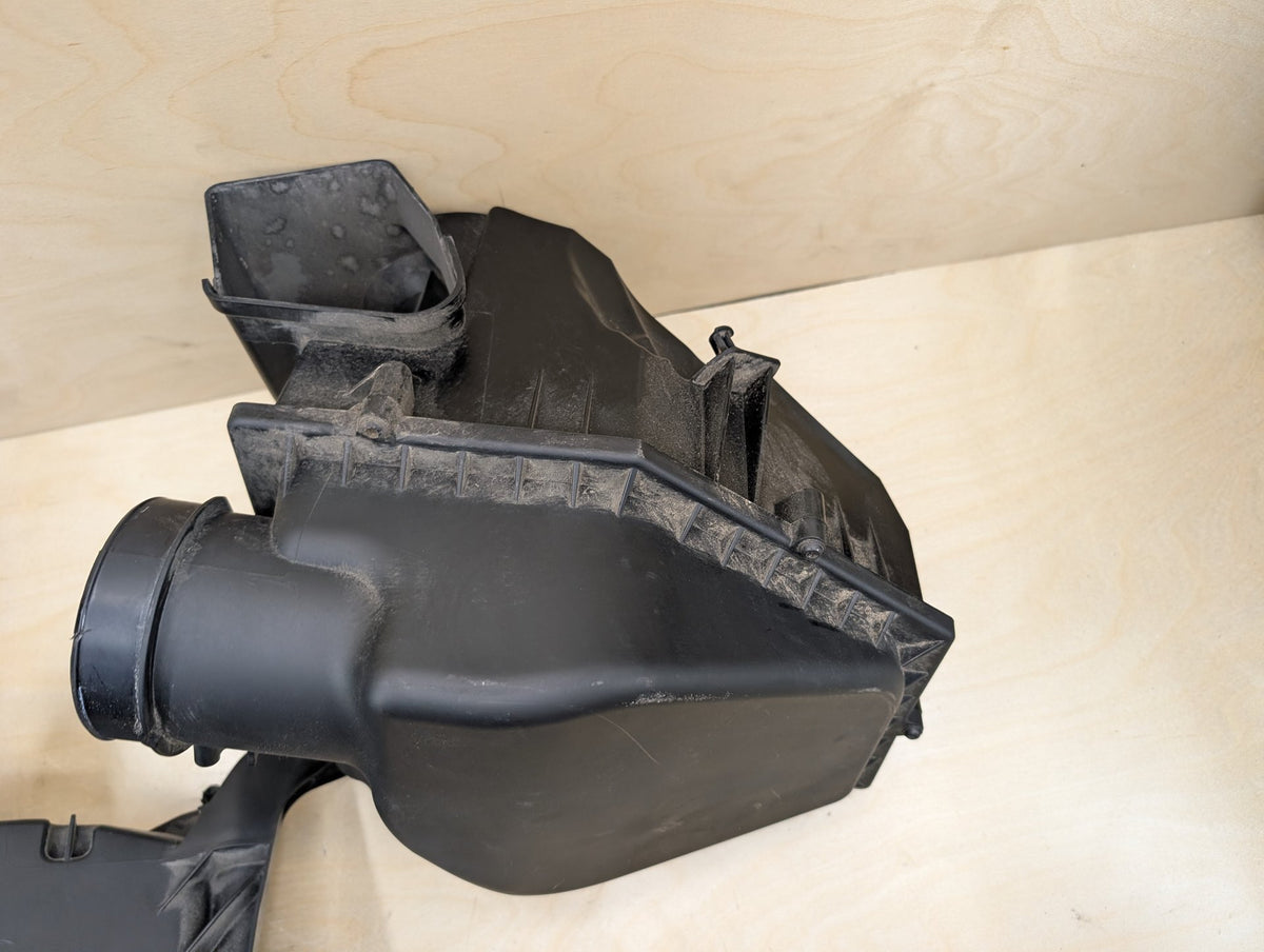 2018-2024 BMW G01 X3 B46B20O0 Engine Air Filter Box Assembly 8635110