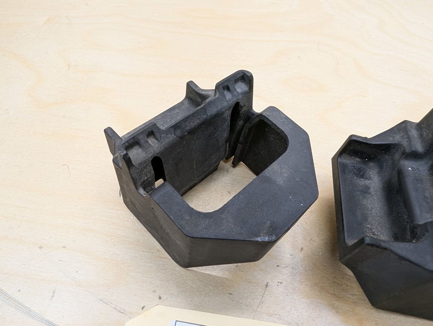 2007-2013 BMW 328i E93 Radiator Lower Mounting Brackets SET 7807184