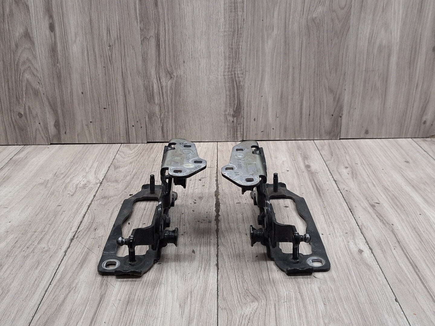 2009-2012 Mercedes-Benz E550 W212 Hood Bonnet Hinges SET A2048800228 OEM