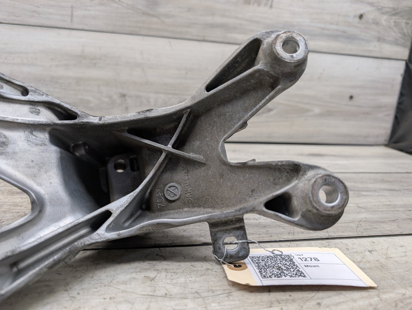 2009 - 2017 Audi Q5 8R Right Passenger Engine Bracket Support Mount 8K0299308CD EA888