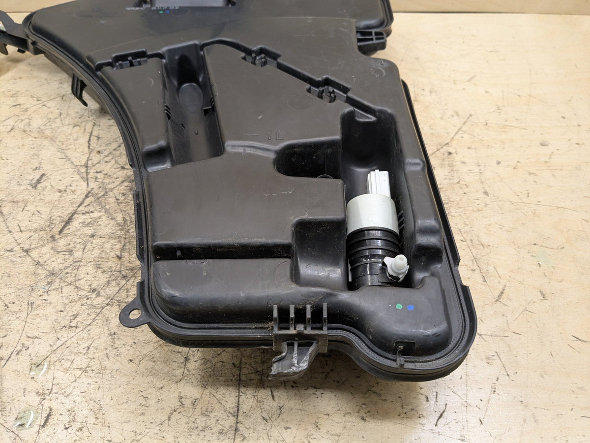 OEM BMW G12 G30 540 M550 750 M760 Windshield Wiper Washer Reservoir Tank Pump