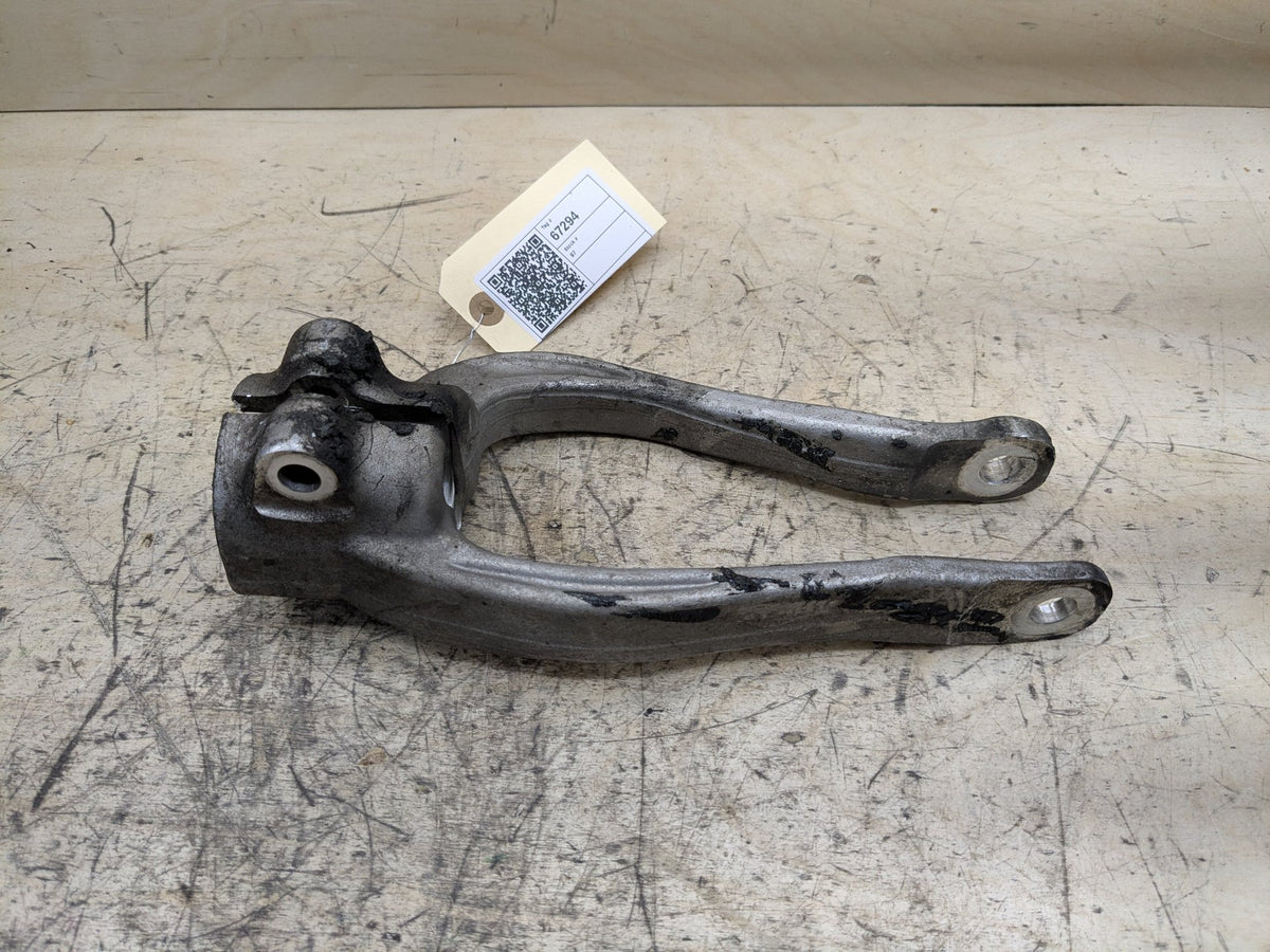 2018-2023 BMW M550i G30 Front Right Spring Strut Shock Absorber Bracket 6861200