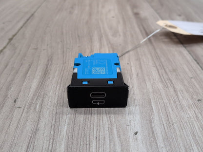 OEM BMW F48 F97 G01 G20 G22 G23 G26 G30 USB Type C Socket Charger Port Connector