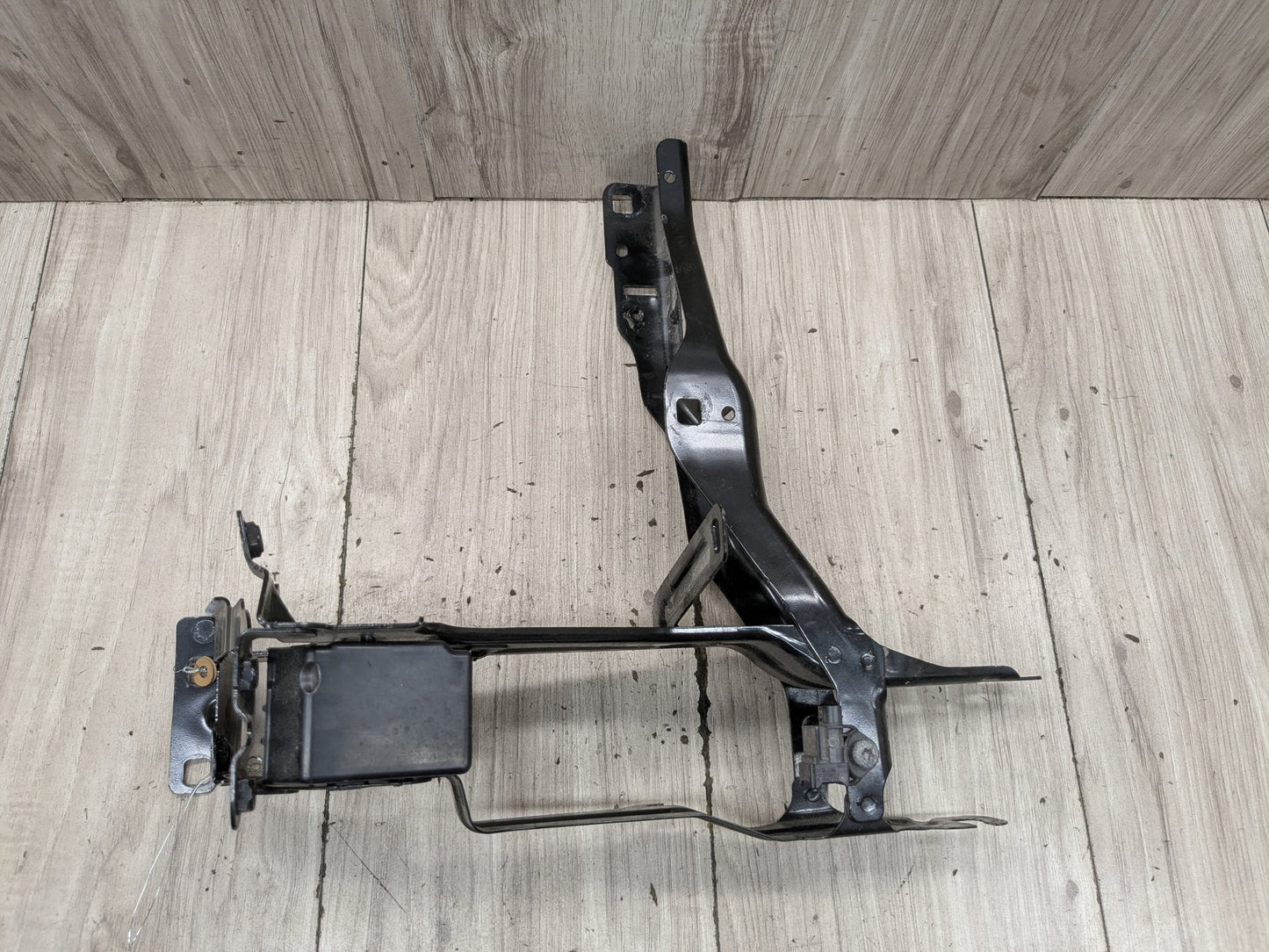 2019 BMW X3 G01 Left Driver Headlight Bracket 7400113