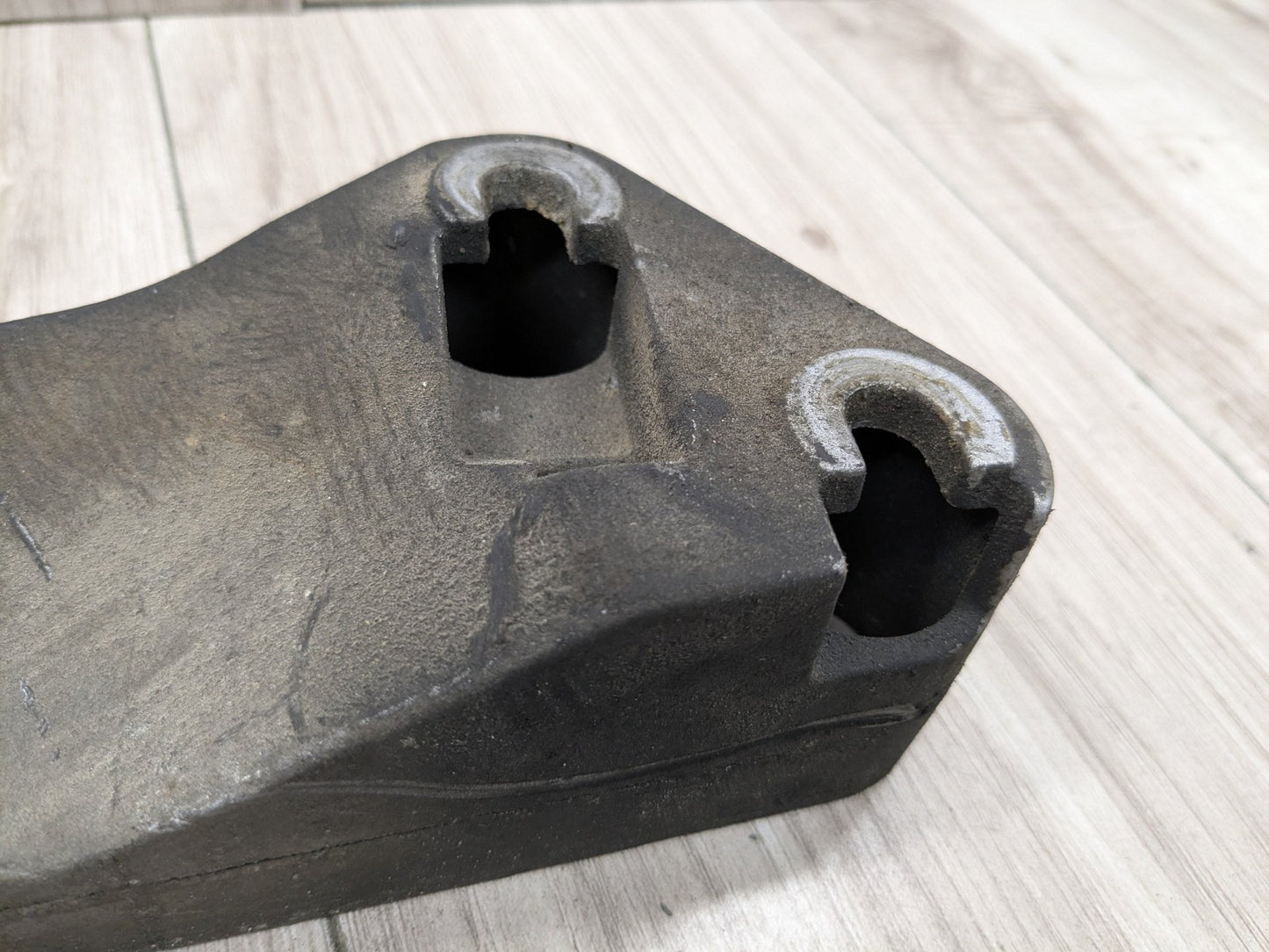 2019 - 2026 BMW X5 G05 Transmission Mount Bracket 8486998 N63B44M3