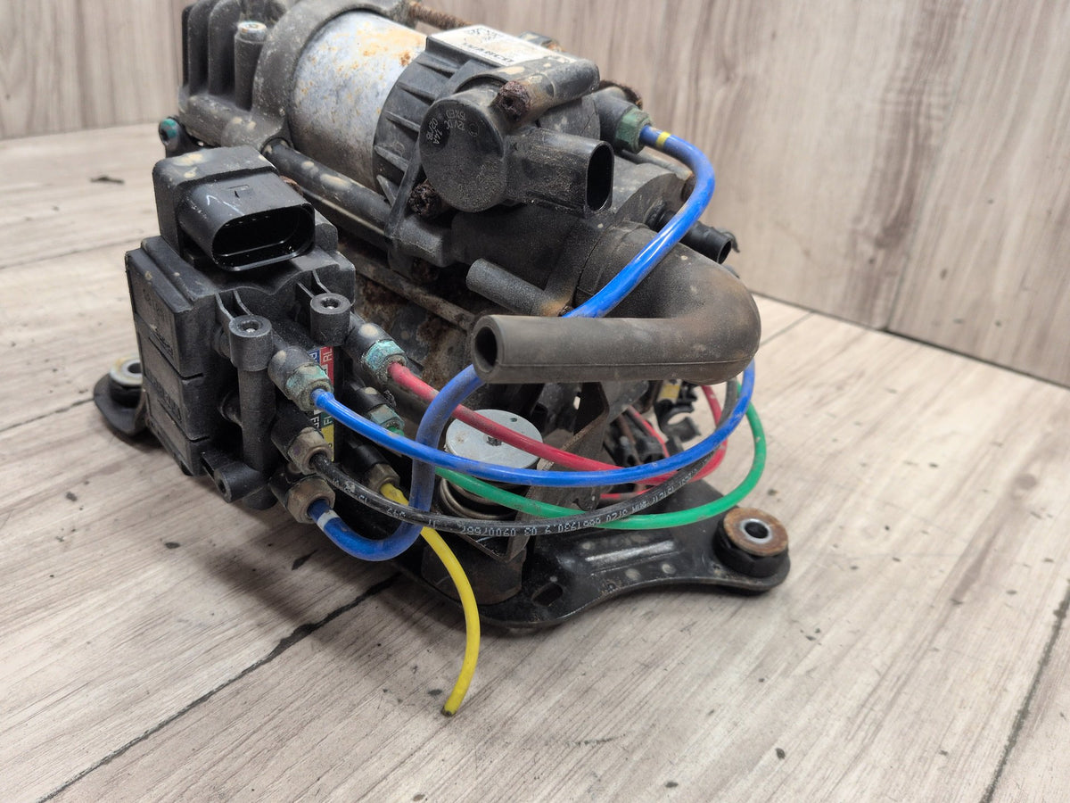 16-22 OEM BMW G11 G12 740 750 M760 Air Suspension Compressor Pump Module Motor