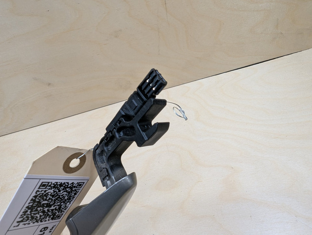 2007-2013 BMW 328i E93 Front Right Passenger Exterior Door Handle w/ Comfort Access 7202240