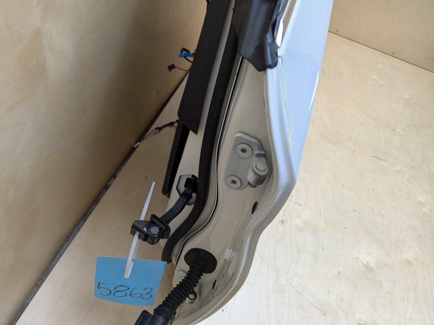 17-23 OEM BMW F90 G30 530 540 M550 M5 Front Left Driver Door Shell Panel