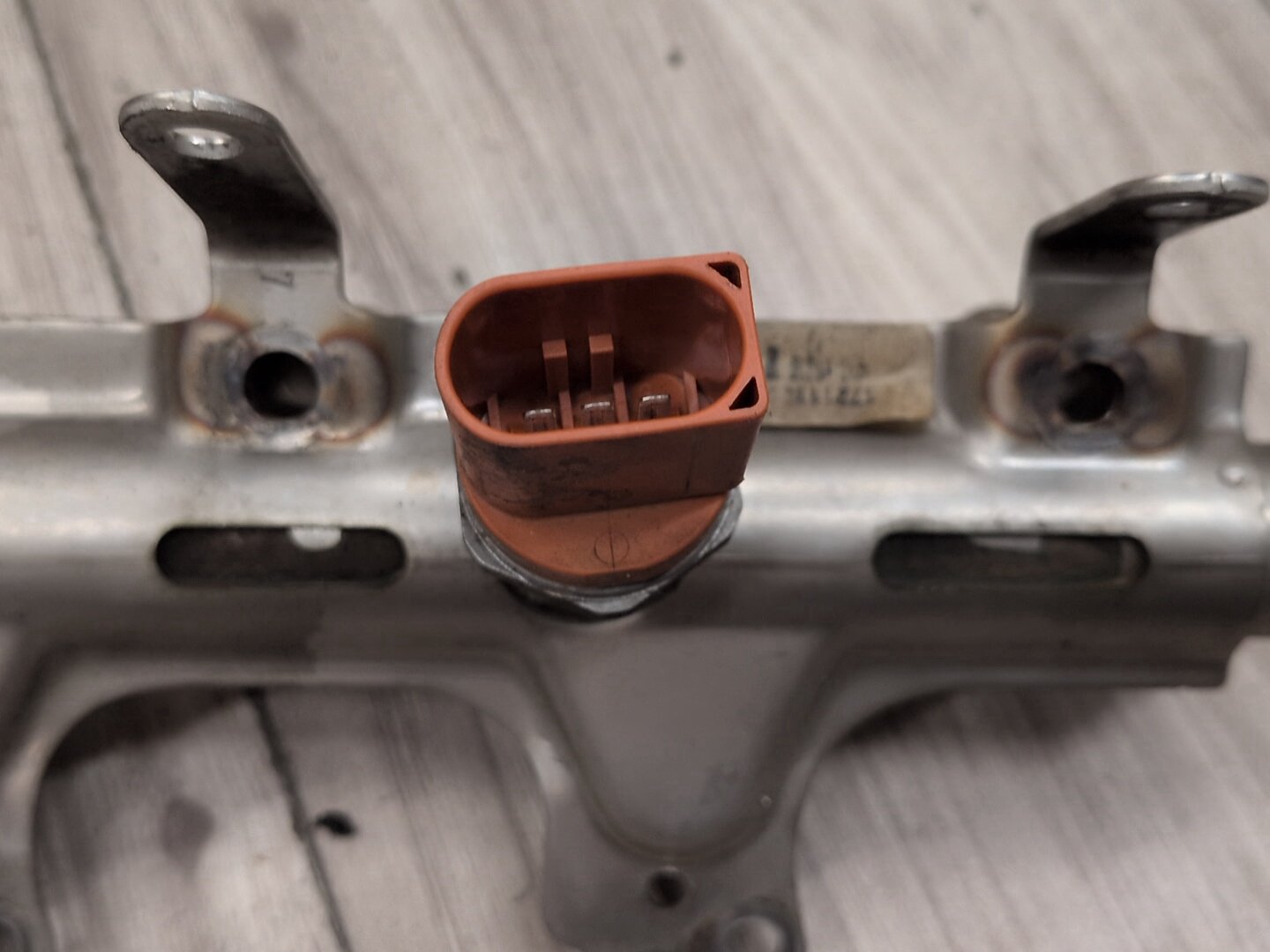 2015-2018 Audi 8U Q3 CCTA Engine Motor Fuel Injector Rail Line 06J133317AB