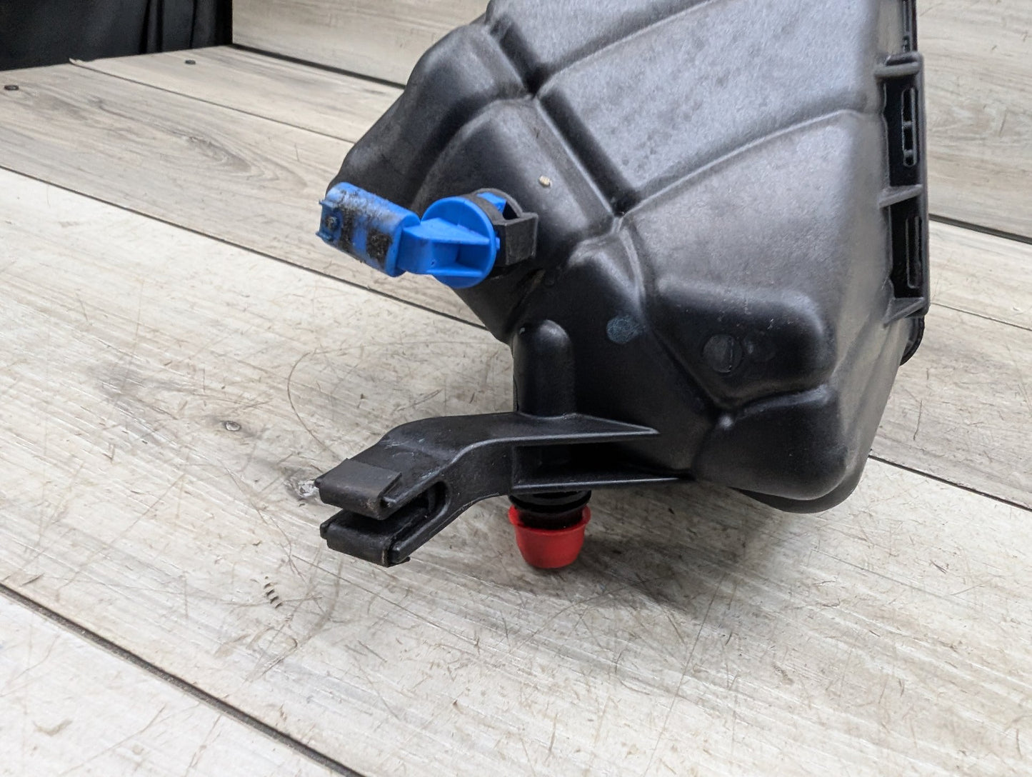 2011-2016 BMW 535i F10 Coolant Expansion Tank Reservoir 70825615