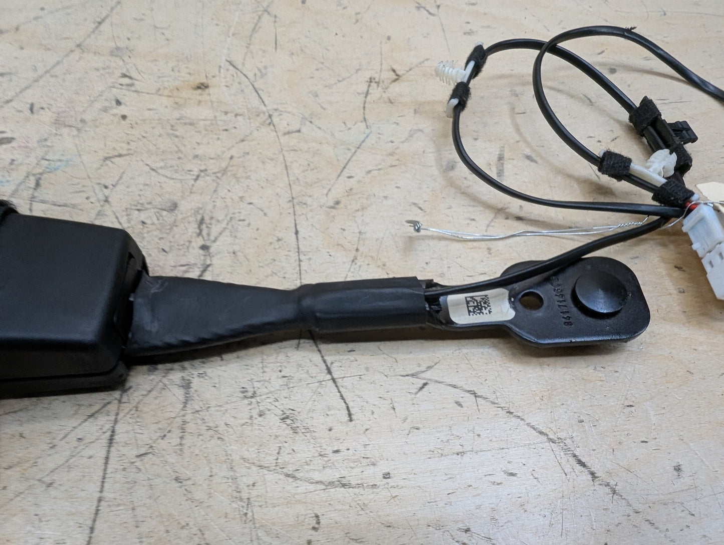 OEM BMW F90 G11 G12 G30 530 540 M550 750 M5 Front Left or Right Seatbelt Buckle