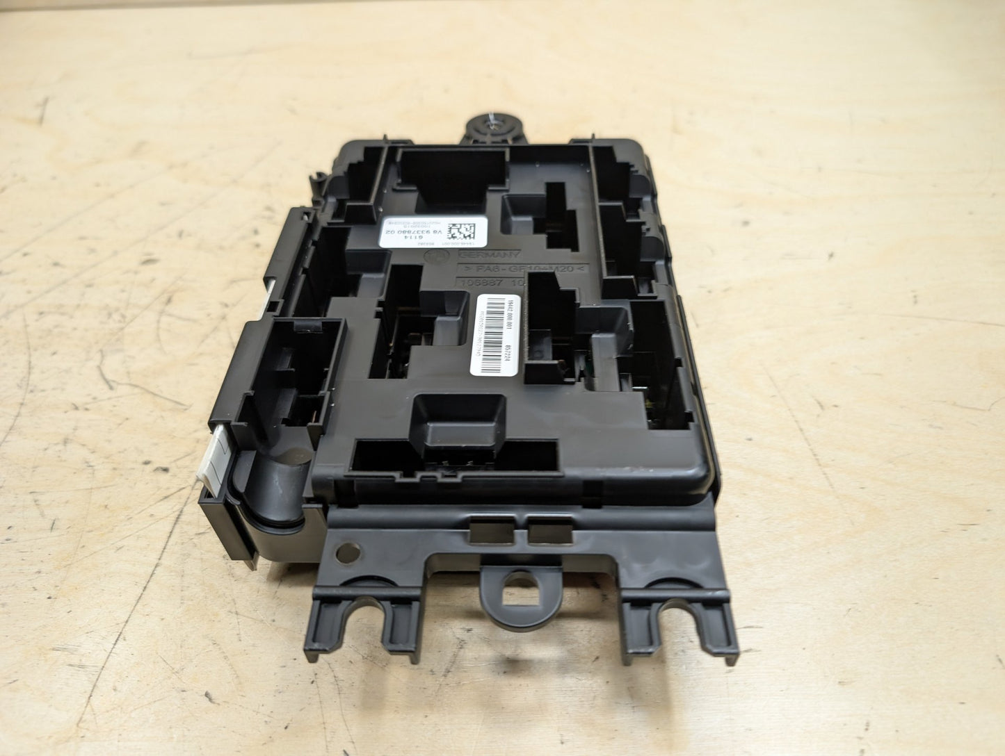 2012-2018 BMW 320i F30 Rear Power Distribution Fuse Box 9337880